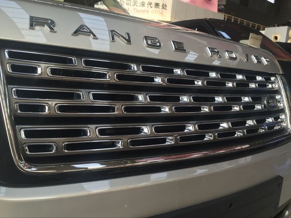 路虎攬勝創(chuàng)世現(xiàn)車 金色巔峰SV搶手大攬勝-圖3