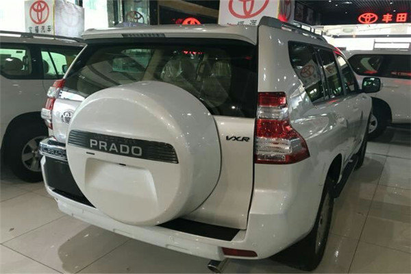 进口丰田霸道4000VXR版 九气囊62万现车_普