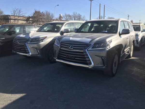 18款雷克萨斯LX570 中东版越野全面点评-图3