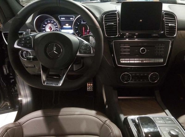 17款加版奔馳GLS63鹿皮頂 展位現(xiàn)車(chē)235萬(wàn)-圖4