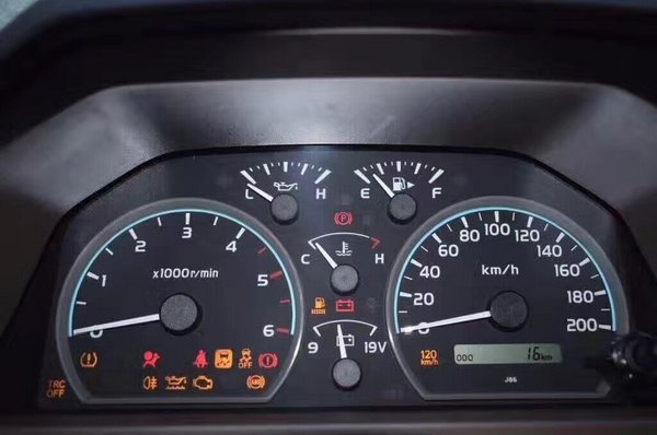 2017款中东版丰田LC76 柴油版V8接受预定-图6
