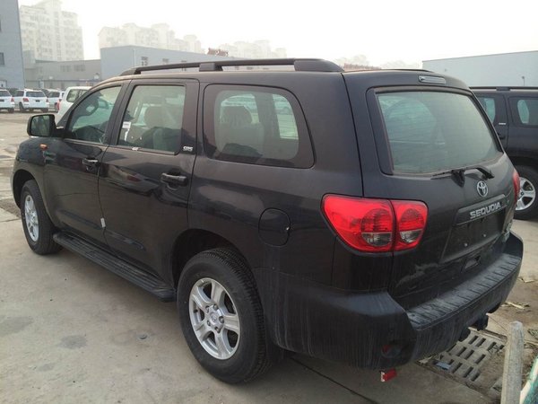 進口豐田紅杉5.7L V8黑色天津現(xiàn)車69.5萬-圖3