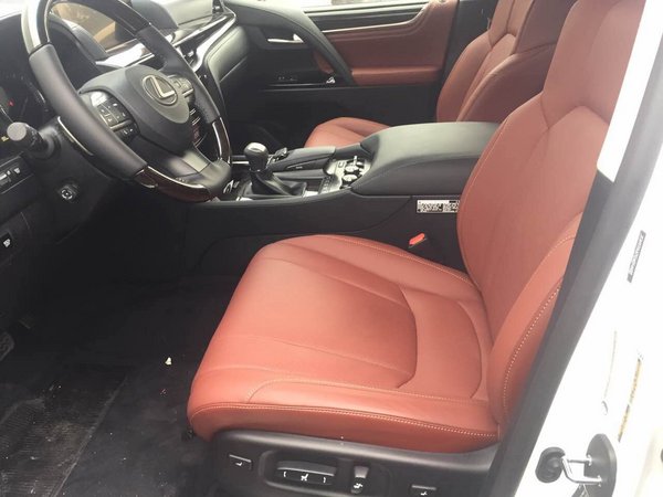 2017款雷克萨斯LX570现车到店 配置曝光-图5