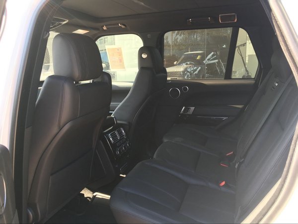 17款路虎揽胜行政欧规 彭拜动力感受沉稳-图7