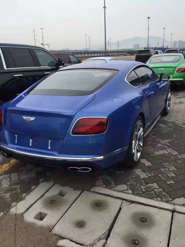 全国仅此一台16款宾利GTS V8跑车超帅气-图3