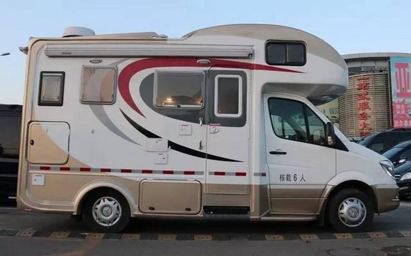 進(jìn)口奔馳24H自行式房車 精細(xì)內(nèi)艙設(shè)施全-圖3