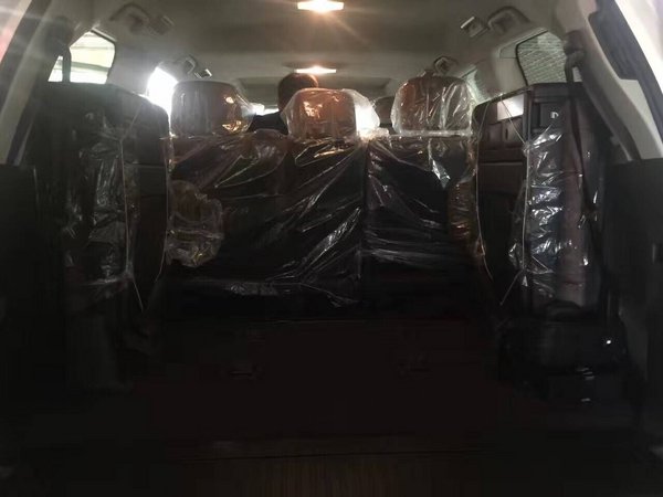 17款全新到店豐田酷路澤5700 白色V8價(jià)格-圖10
