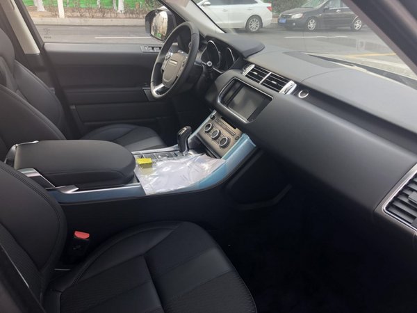 17款路虎揽胜运动S3.0T 汽油19轮76.88万-图4