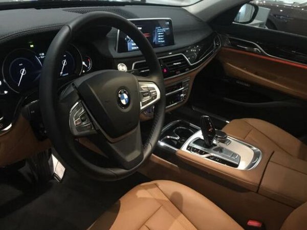 新款进口宝马7系 BMW730Li价格多30马力-图4