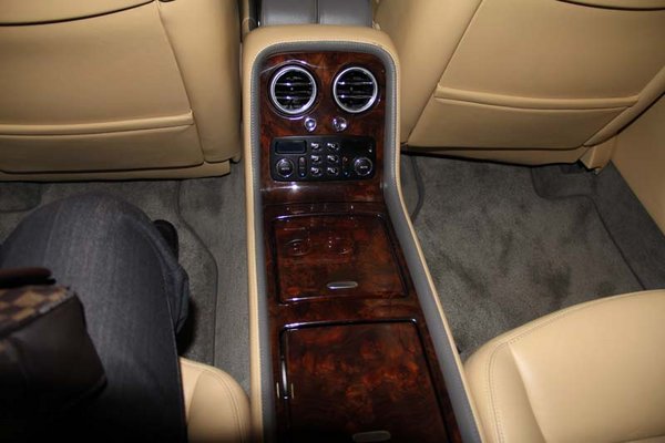 17款宾利飞驰配置详解 高端座驾工艺考究-图5