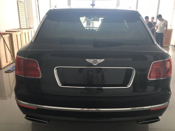 賓利添越港口現(xiàn)車 最貴最快SUV配置豐富-圖3