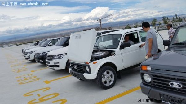 拉达尼瓦四驱现车 进口SUV汽油版仅13万-图2