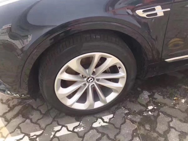 17宾利添越W12 释放活力越野现车手续齐-图3