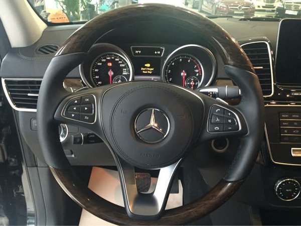 17款奔馳GLS450 美規(guī)版越駕經(jīng)典配置解析-圖6