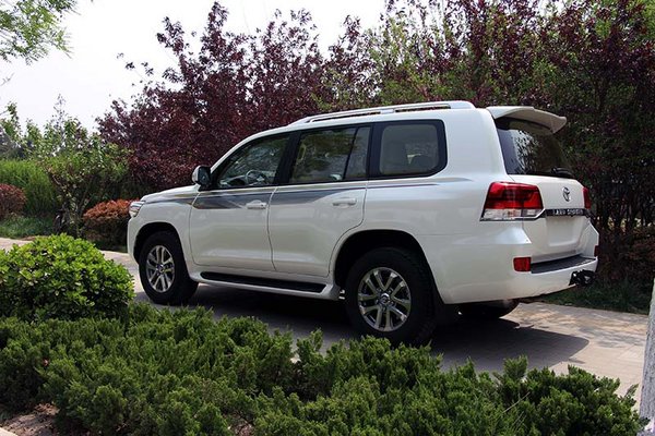 2016款豐田酷路澤4000 V6現(xiàn)車最低價(jià)出售-圖3