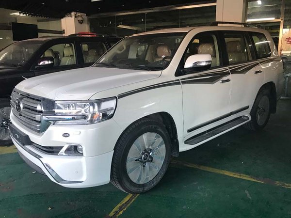 17款豐田酷路澤5700現(xiàn)車 低惠價爭霸全國-圖2
