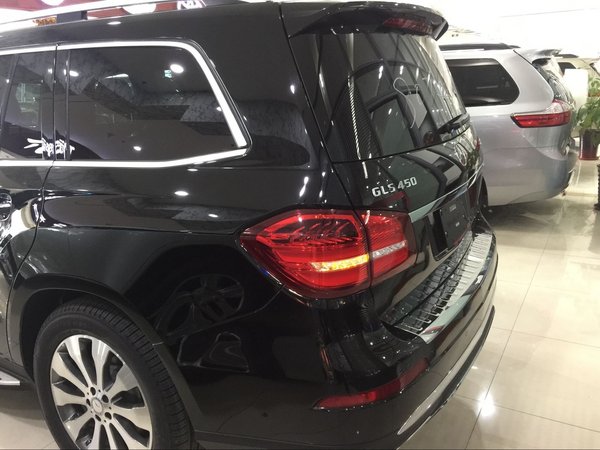 奔馳GLS450現(xiàn)車行情 平價購車109萬秒殺-圖3