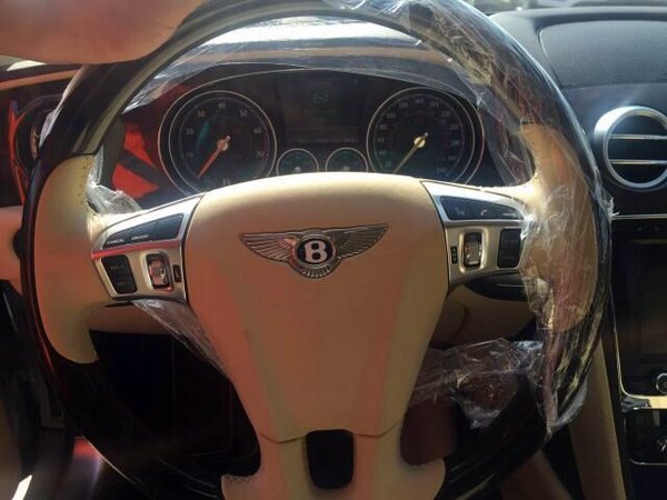 2016款宾利飞驰4.0T 5座顶配21轮毂实拍-图4