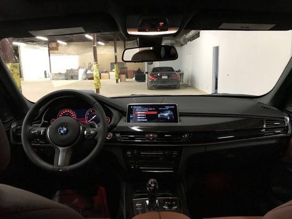 18款加版宝马X5M 3.0T汽油五座配置任选-图5