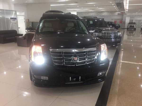 凱迪拉克總統(tǒng)一號(hào)現(xiàn)車 高端SUV特價(jià)170萬(wàn)-圖2