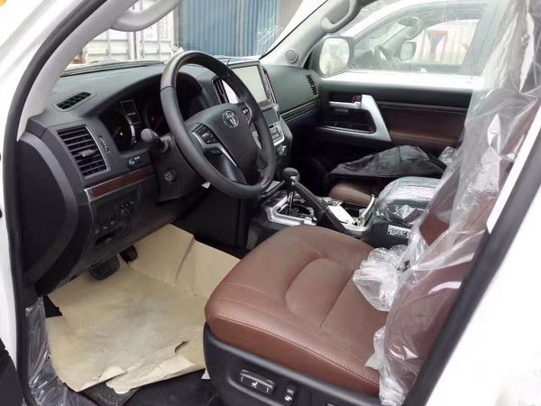 17款豐田酷路澤5700現(xiàn)車V8 中東版105萬(wàn)-圖4
