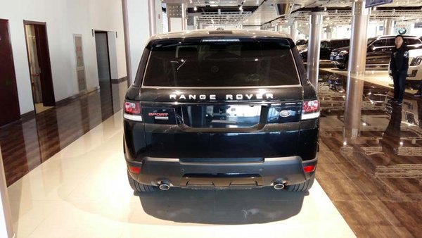 路虎攬勝運(yùn)動(dòng)版現(xiàn)車  攬運(yùn)0首付輕松開走-圖3