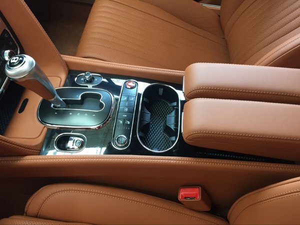 2017款宾利飞驰V8S 4.0风驰电掣品质如一-图8