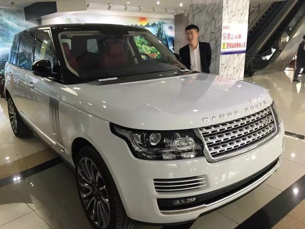 16款路虎揽胜行政加长3.0T 血性揽胜降价-图2