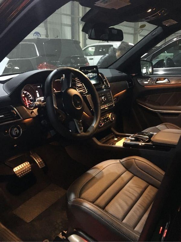 2017款奔驰GLS63现车特卖 AMG黑色配置包-图4