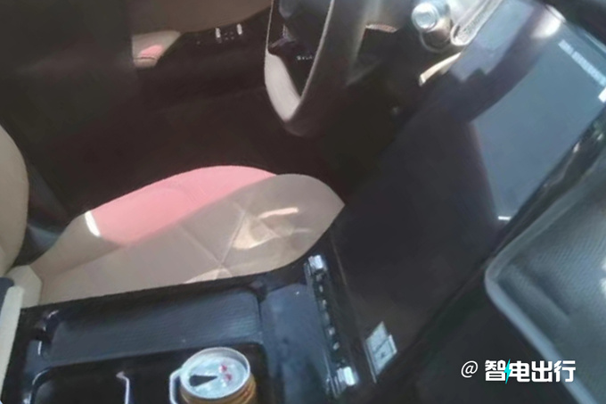 吉利银河L6内饰实拍配博越L同款大屏+奔驰式怀挡-图1