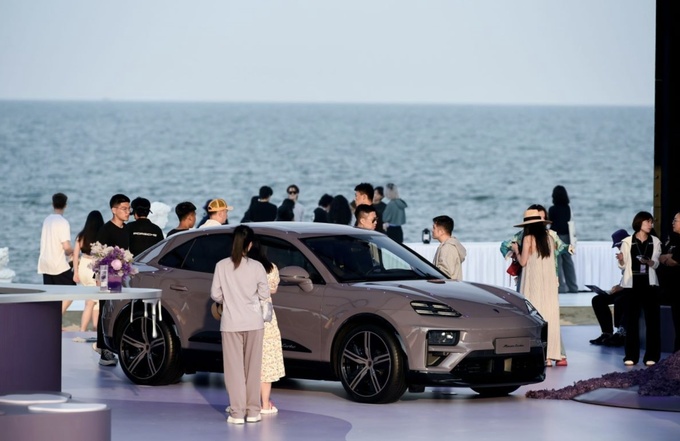 拥抱变化忠于独特—保时捷携手阿那亚戏剧节共探风格新境-图9