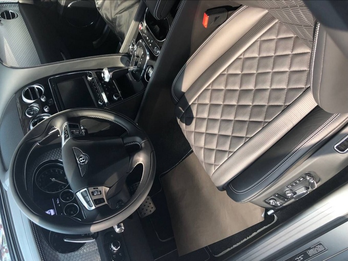 18款宾利飞驰V8S配置 双色亮点优势分析-图9