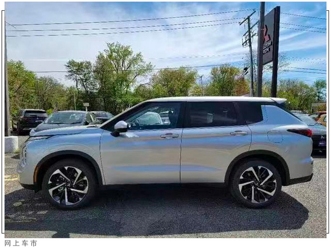 三菱新欧蓝德到店实拍搭1.5T引擎/升级电子档把-图2