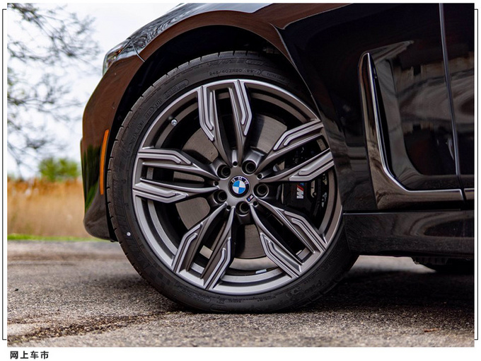 宝马新款M760i实拍搭6.6T加速媲美M5/配黑化套件-图7