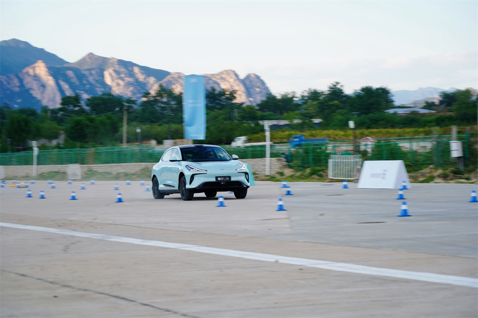 场地体验史上最强6系智己LS6的智驾表现和性能操控如何-图19