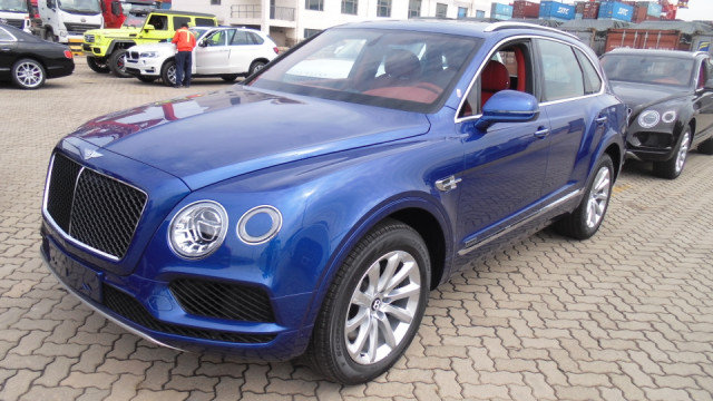 18款宾利添越柴油版SUV 百公里提速4.1秒-图2