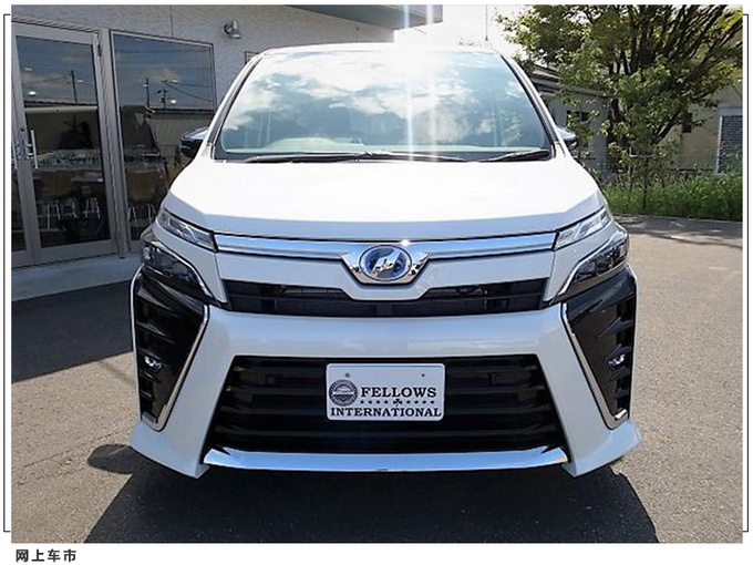 丰田小号埃尔法实拍曝光搭混动引擎动力出色-图2