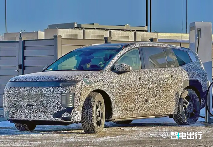 现代版劳斯莱斯库里南曝光撞脸理想L8-图5