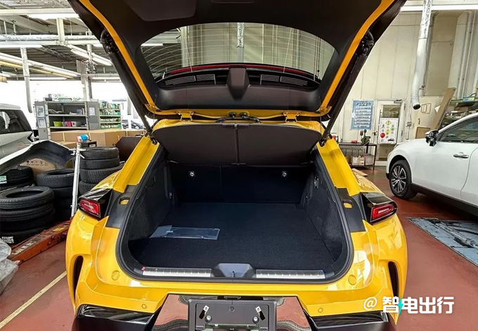 丰田皇冠SUV到店实拍撞脸法拉利/本月交付-图3