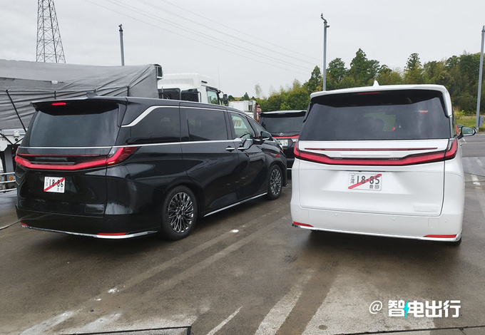 雷克萨斯全新LM现身街头尺寸加长/动力超GL8-图2