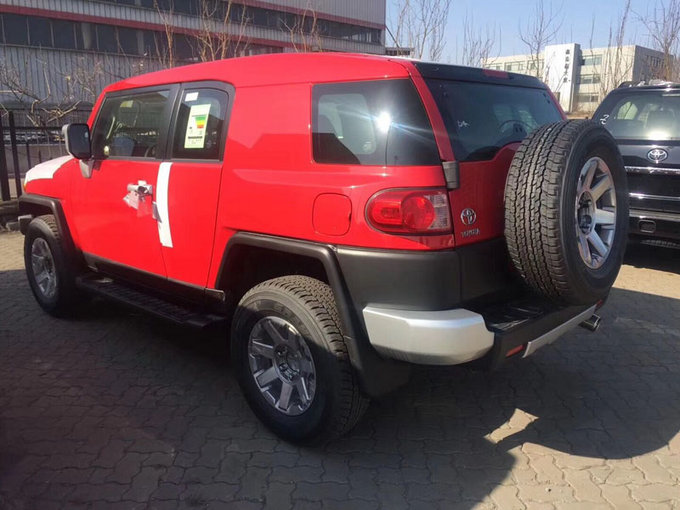 丰田FJ酷路泽售全国 各款配置对比大揭秘-图6