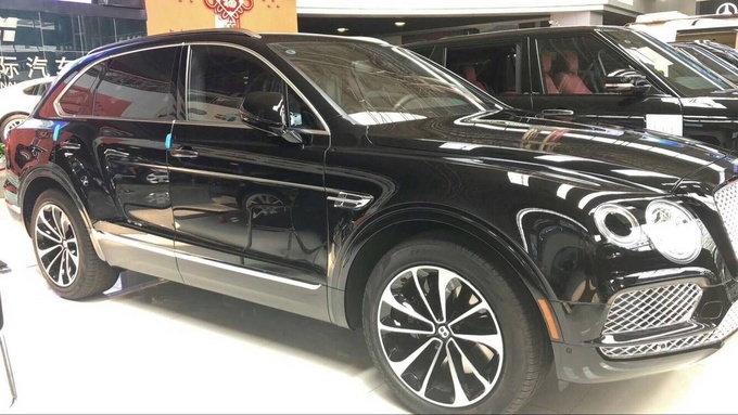 18款宾利添越6.0T 黑色高配仅此一台特价-图2