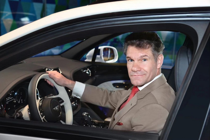 新添越插电混动版首秀 宾利展现电动化野心-图1