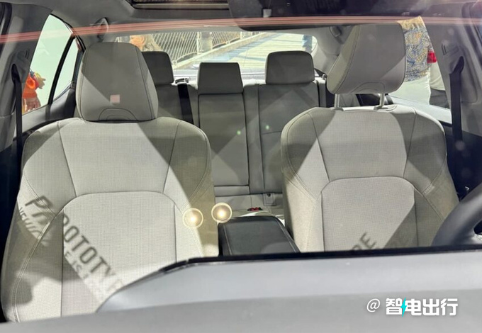 丰田全新一代凯美瑞实拍国内减配四驱/停售燃油版-图7