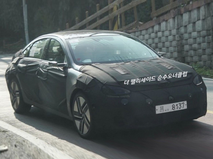 现代全新轿车现身配电子后视镜/空间堪比索纳塔-图1