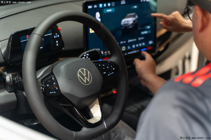 大众首款智能电动轿跑SUV ID. 与众正式上市-图7