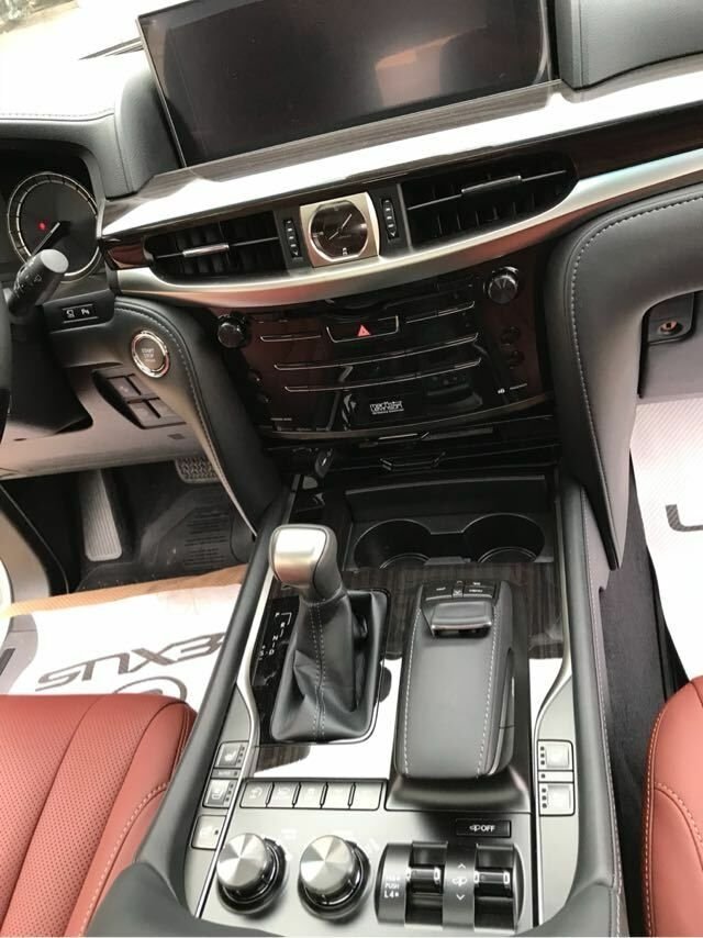 2018款雷克萨斯LX570 中东版全能豪华SUV-图6