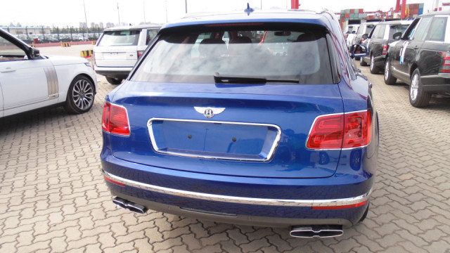 18款宾利添越柴油版SUV 百公里提速4.1秒-图4