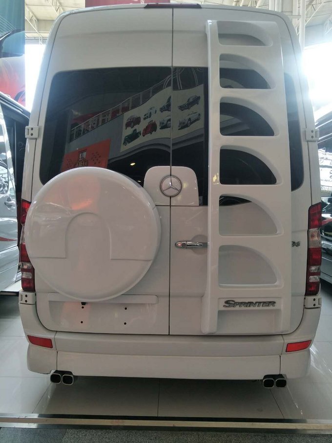 奔驰斯宾特颜值担当 高端商务加饰不加价-图3