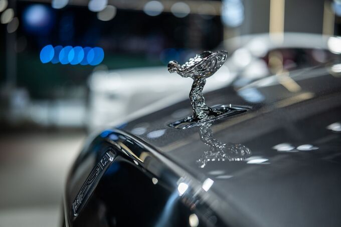 2023广州车展劳斯莱斯闪灵即将开启交付超豪华纯电轿跑车-图3